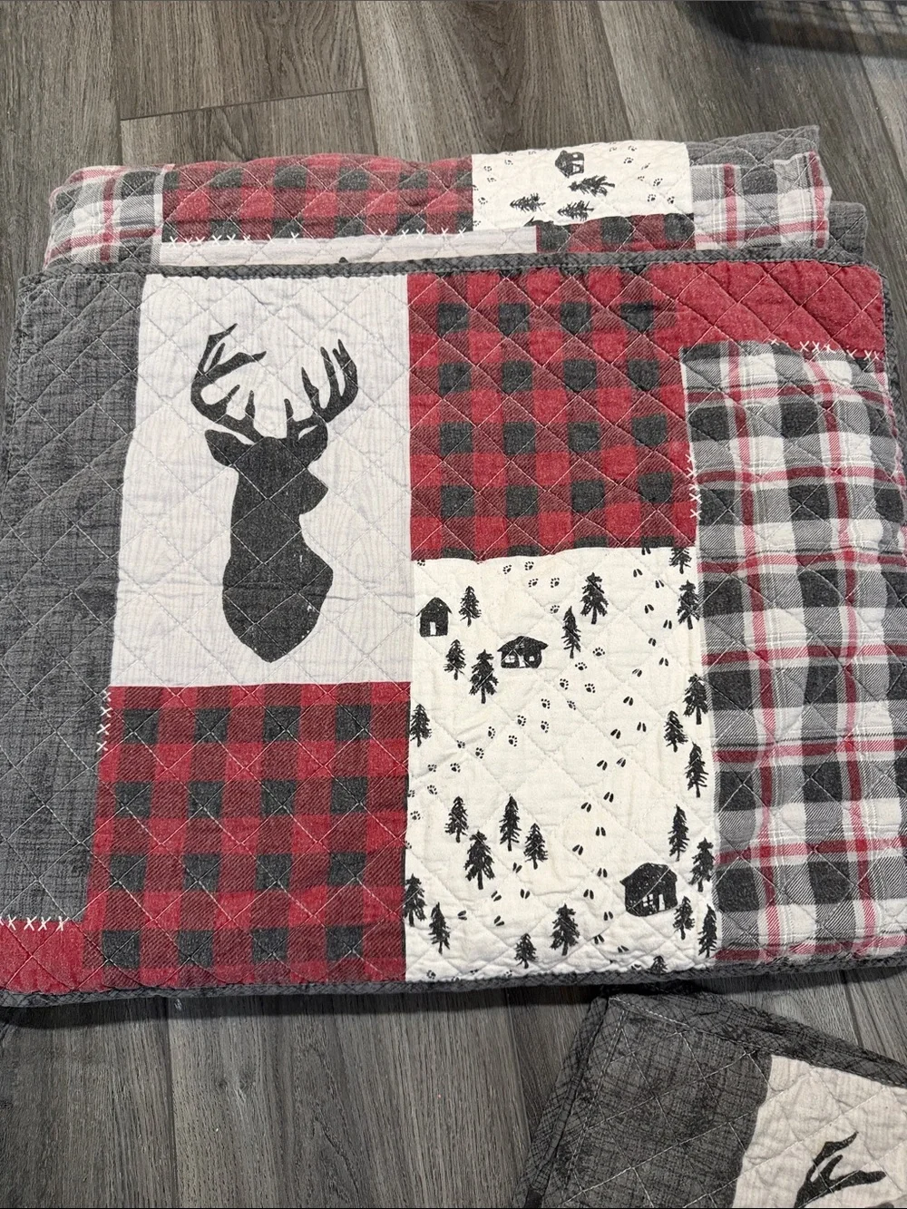 Cuddl Duds Red, Gray & Cream Deer Patchwork Quilt